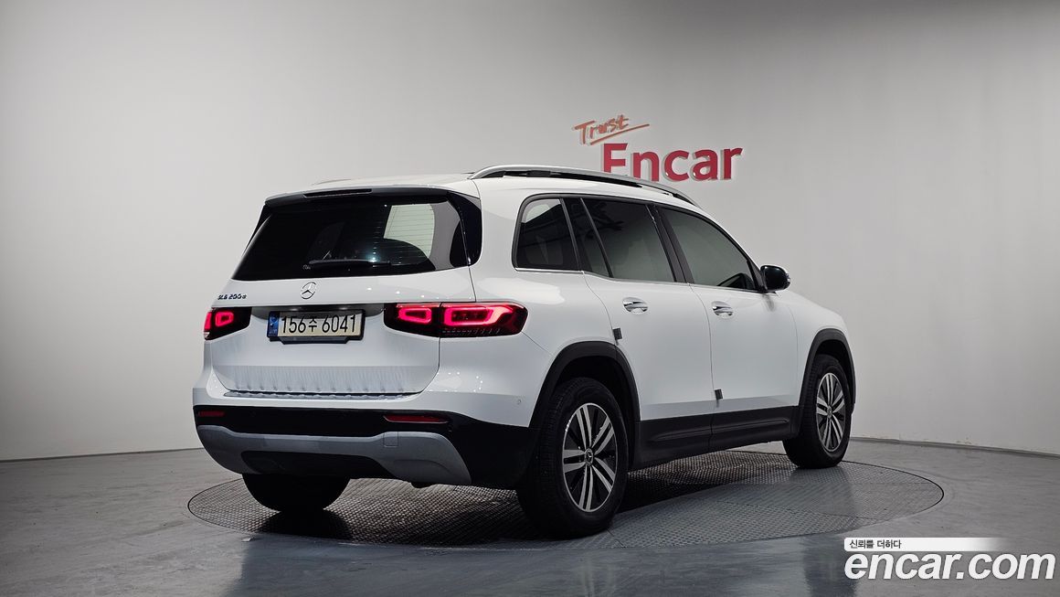 Mercedes-Benz GLB-Class 2021