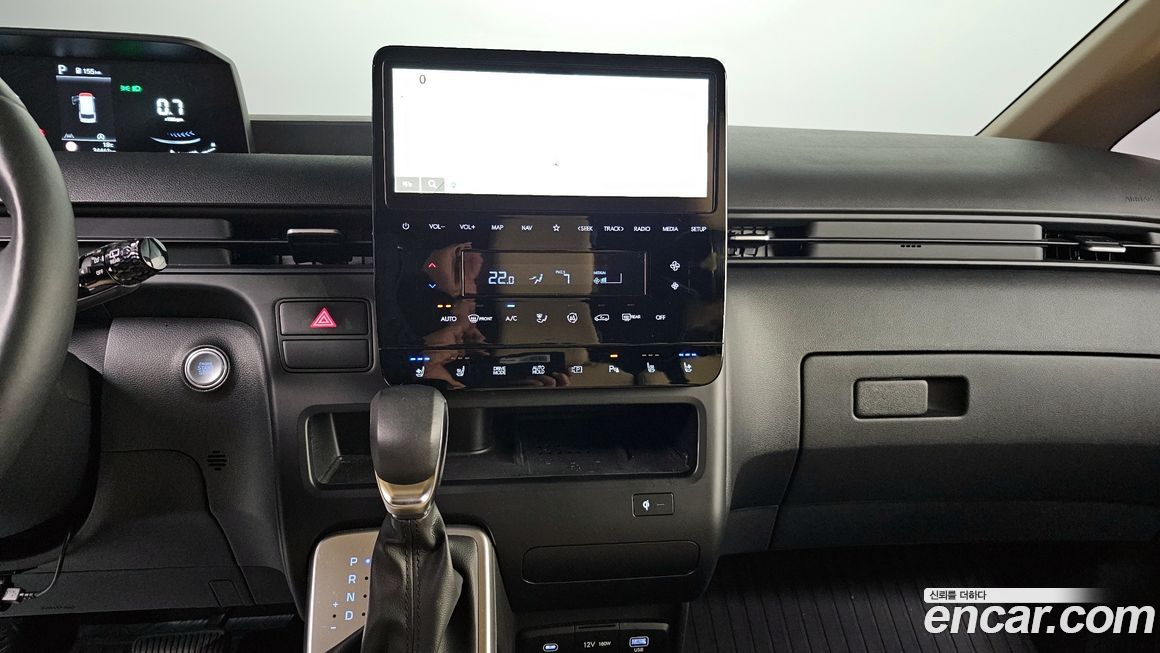 Hyundai Staria 2025