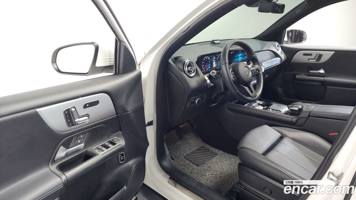 Mercedes-Benz GLB-Class 2021