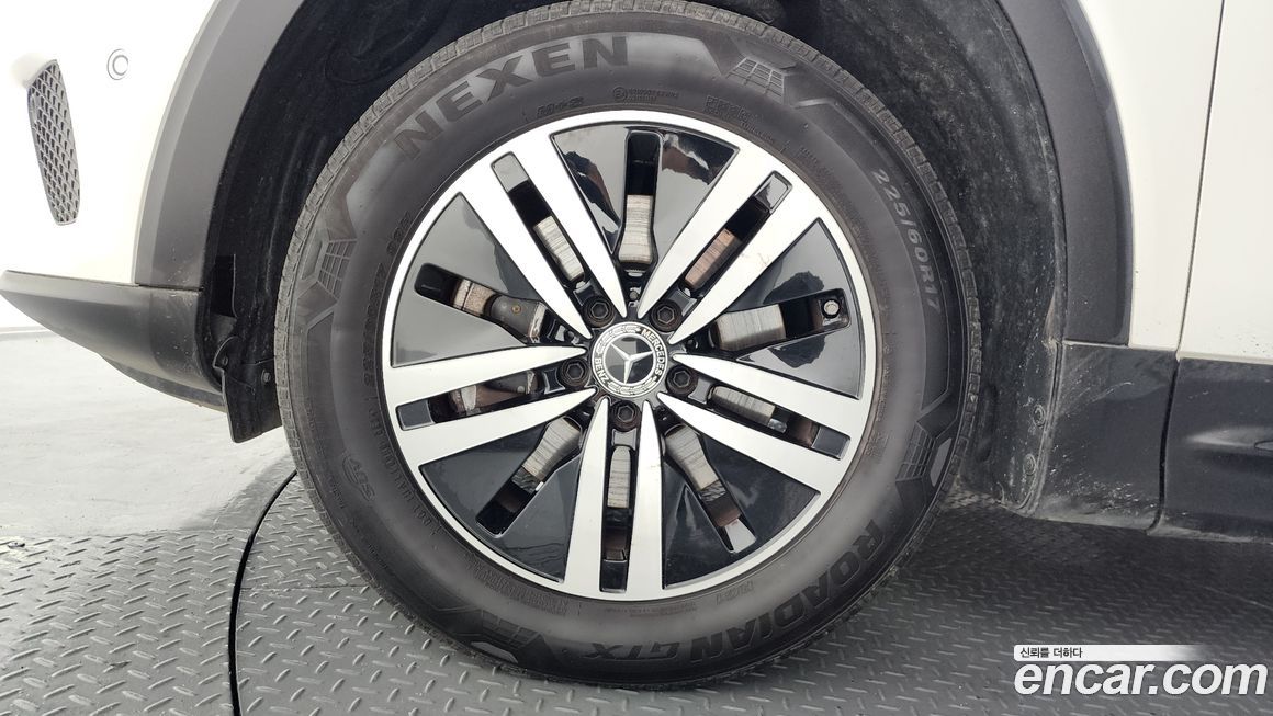 Mercedes-Benz GLB-Class 2021