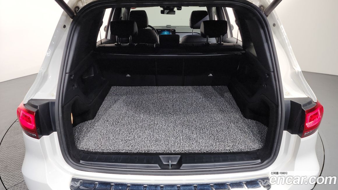 Mercedes-Benz GLB-Class 2021