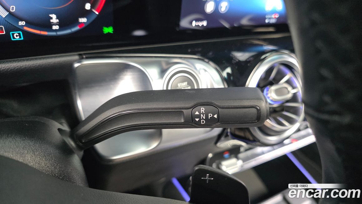 Mercedes-Benz GLB-Class 2021