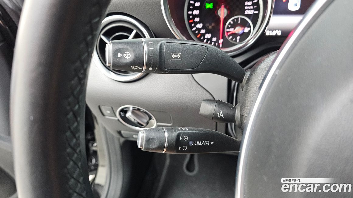 Mercedes-Benz SLC-Class 2019