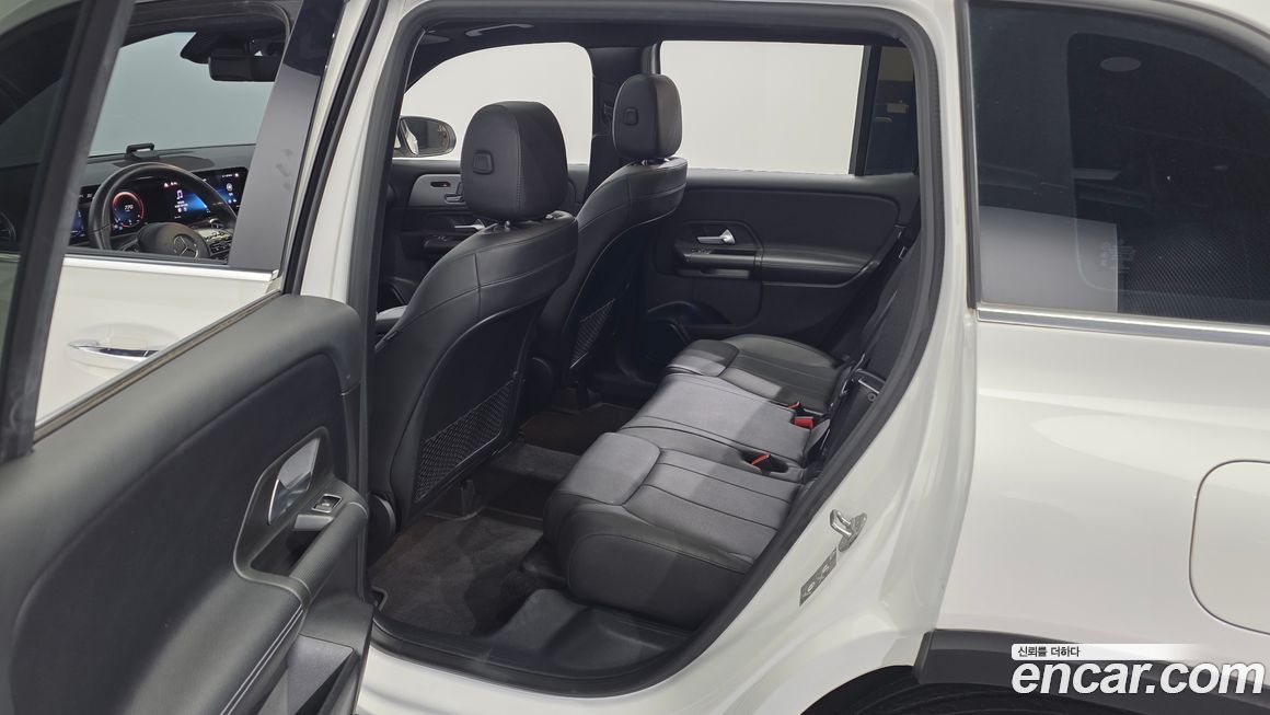 Mercedes-Benz GLB-Class 2021