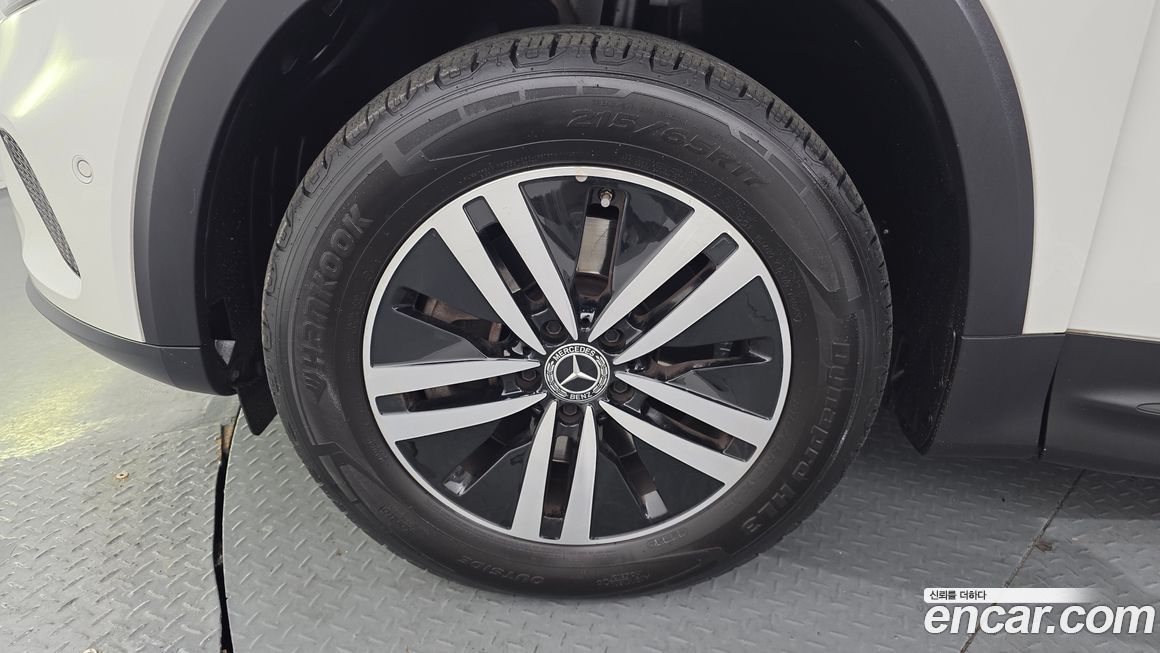 Mercedes-Benz GLB-Class 2021