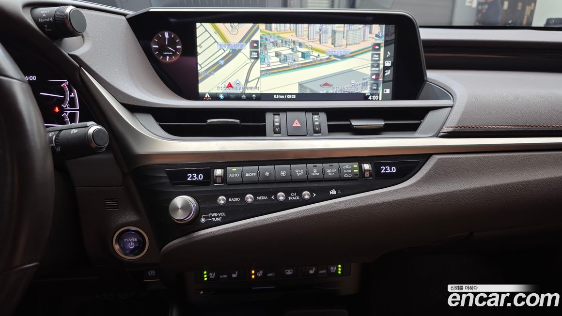 Lexus ES 2021