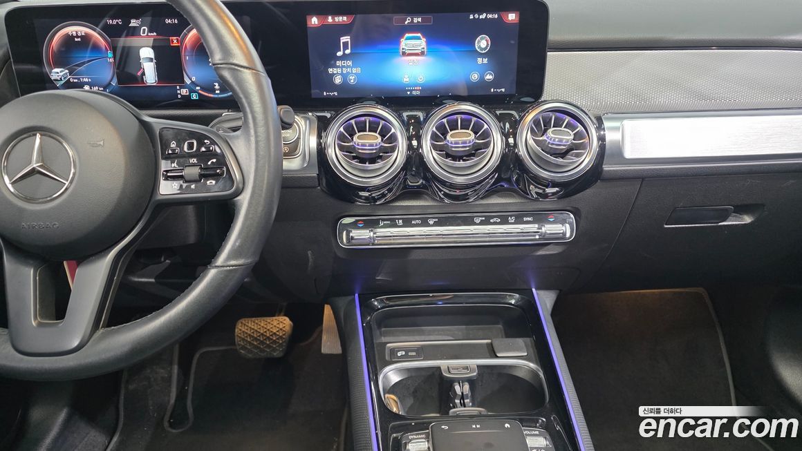 Mercedes-Benz GLB-Class 2021