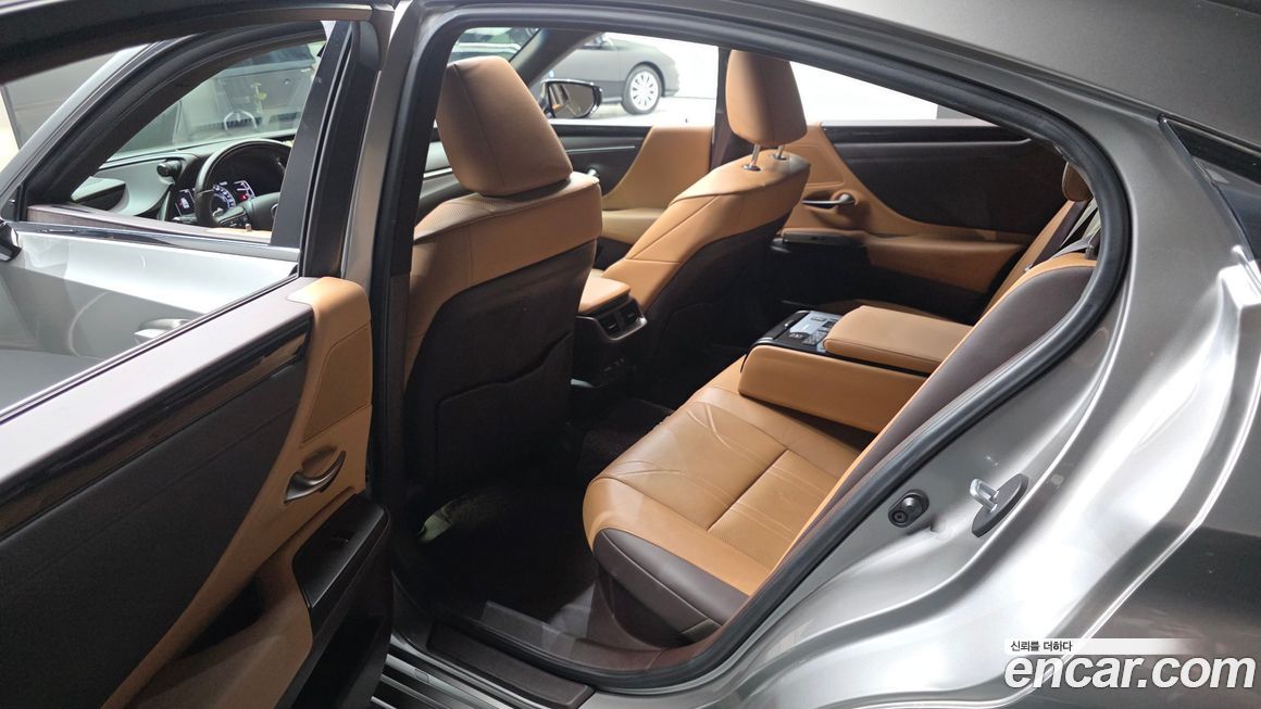 Lexus ES 2021