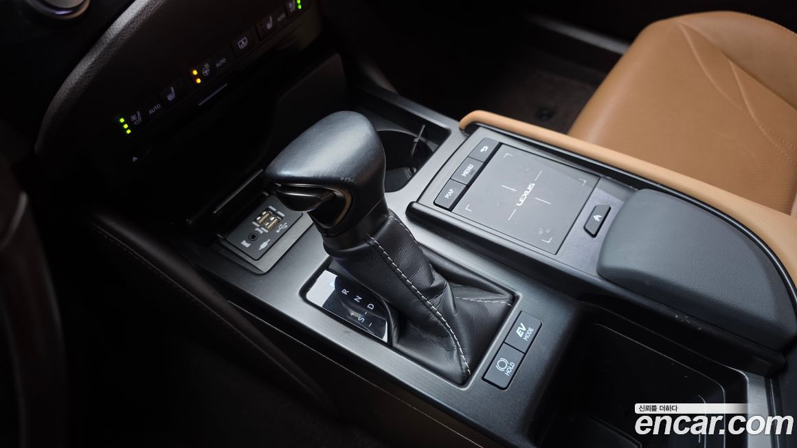 Lexus ES 2021