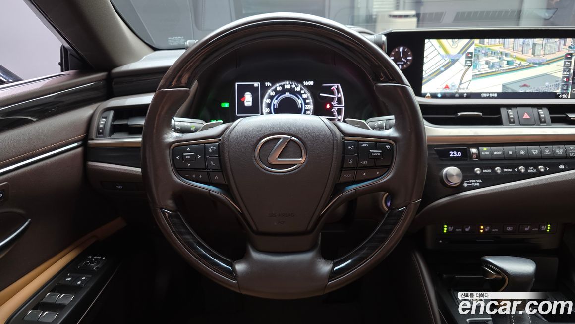 Lexus ES 2021