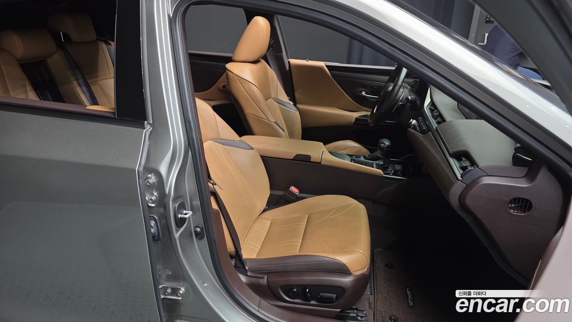 Lexus ES 2021