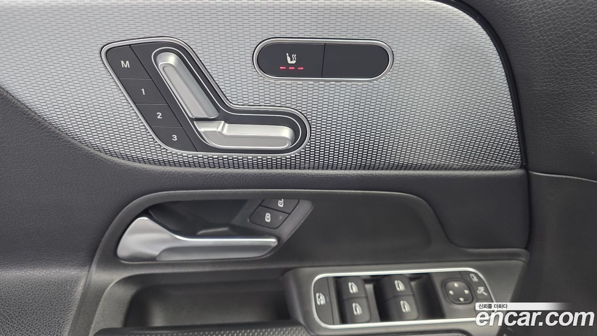 Mercedes-Benz GLB-Class 2021