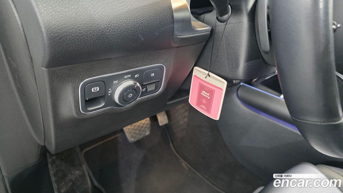 Mercedes-Benz GLB-Class 2021