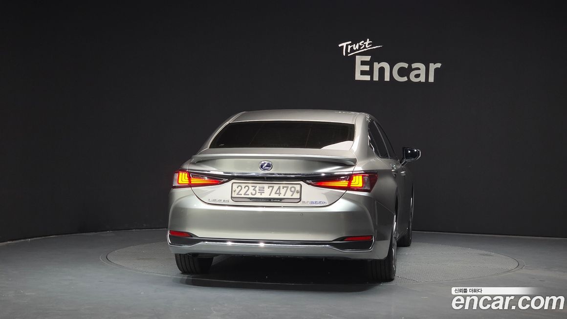 Lexus ES 2021