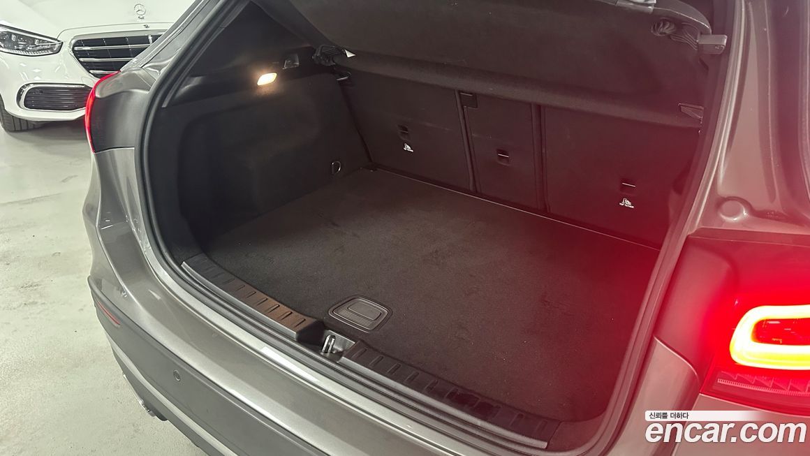 Mercedes-Benz GLA-Class 2021