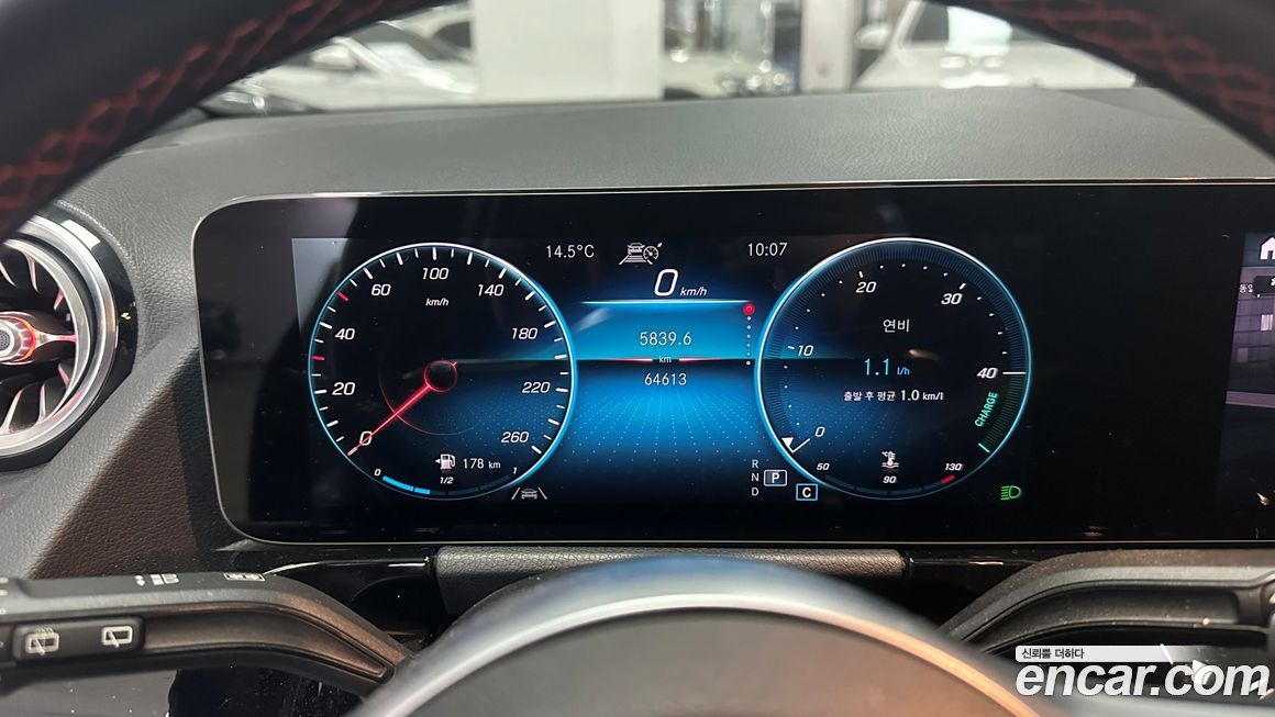 Mercedes-Benz GLA-Class 2021