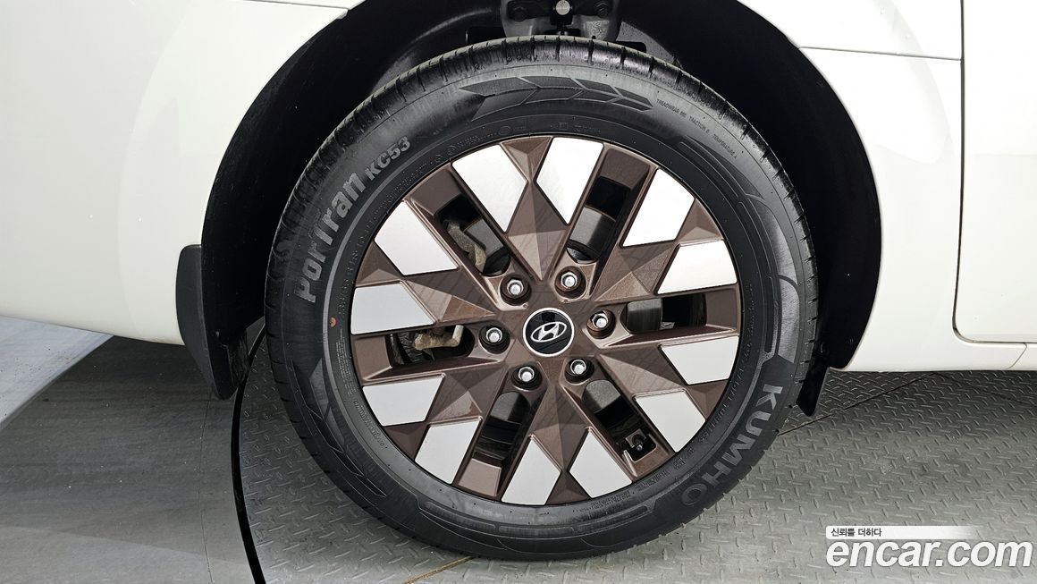 Hyundai Staria 2022