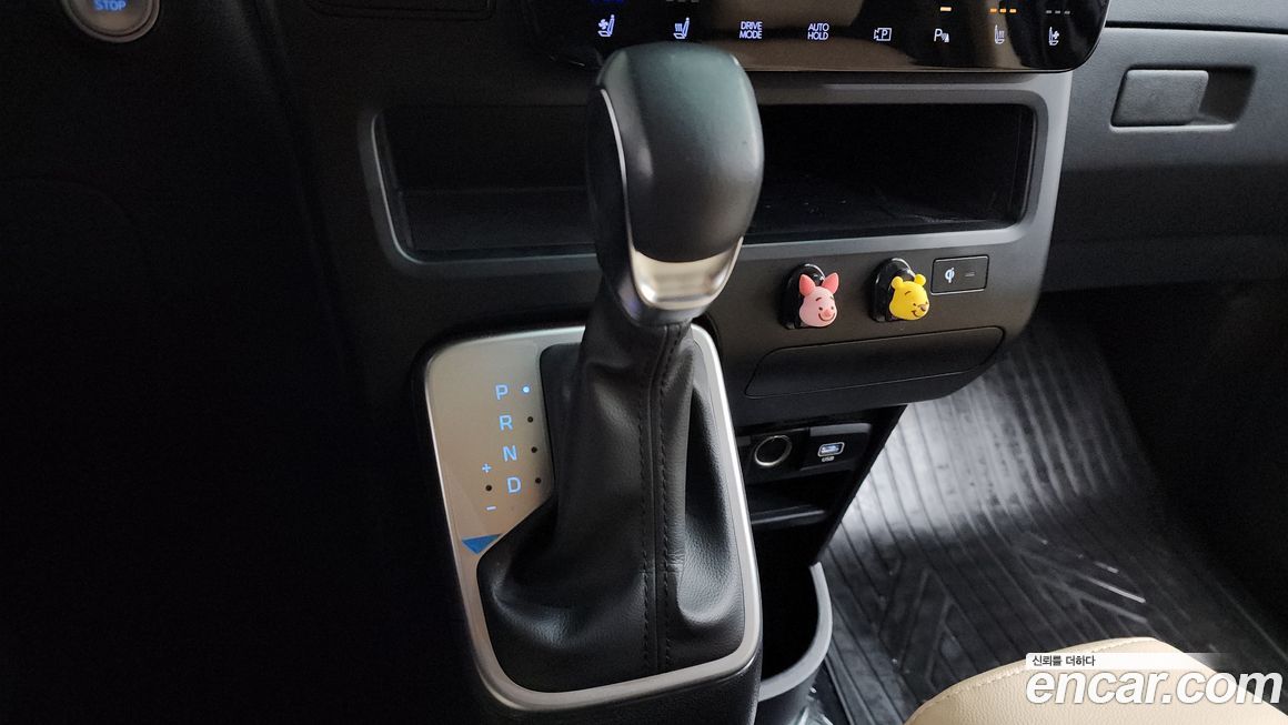 Hyundai Staria 2025