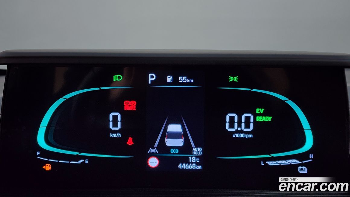 Hyundai Staria 2025