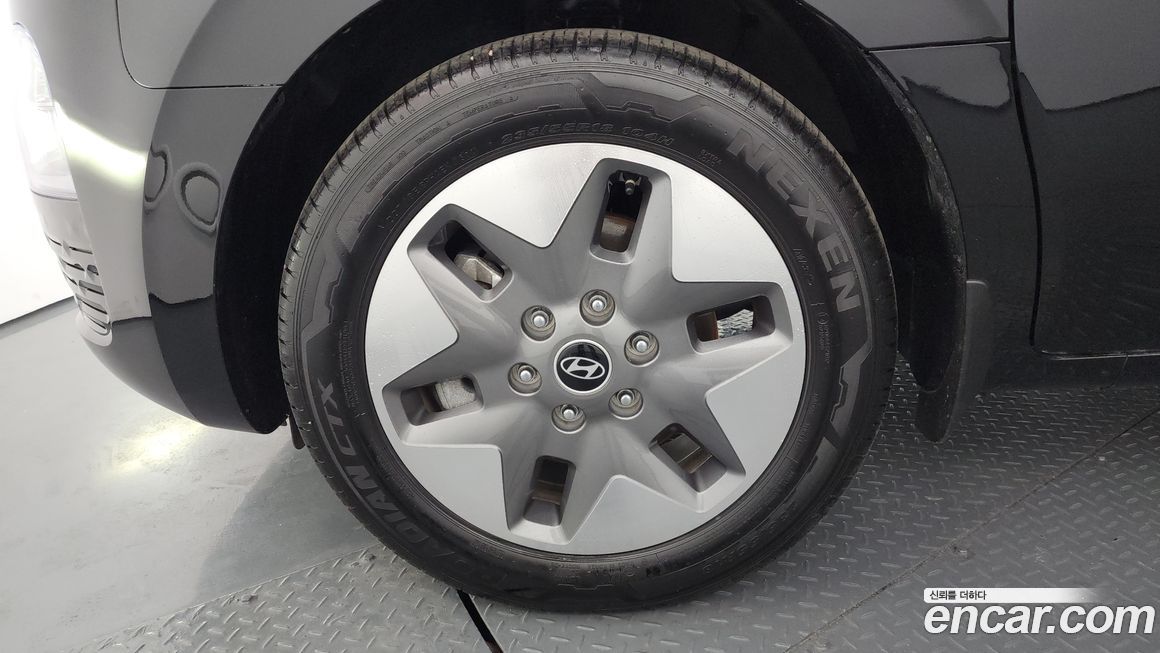 Hyundai Staria 2025