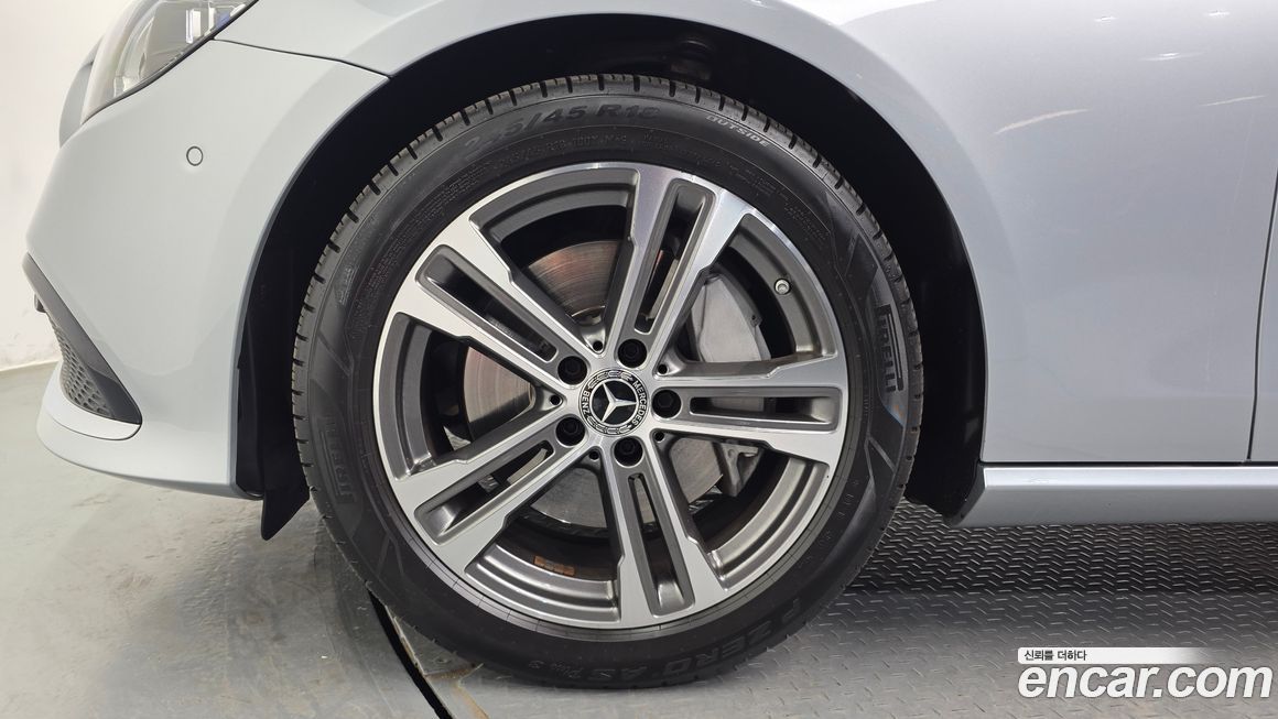 Mercedes-Benz E-Class 2022