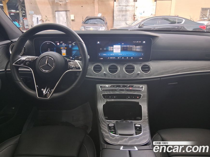 Mercedes-Benz E-Class 2022
