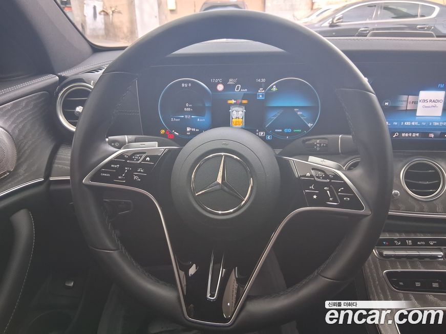 Mercedes-Benz E-Class 2022