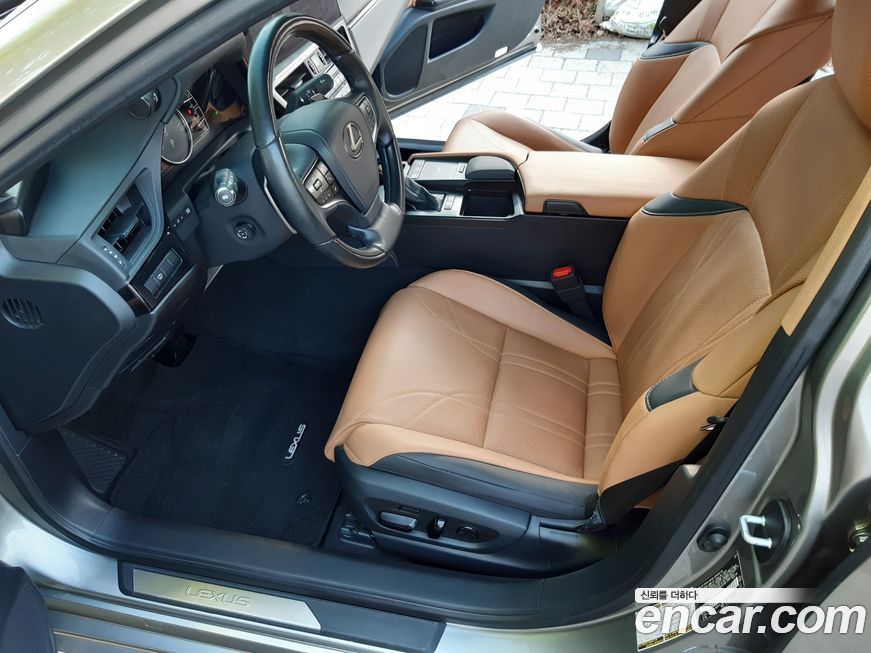 Lexus ES 2022