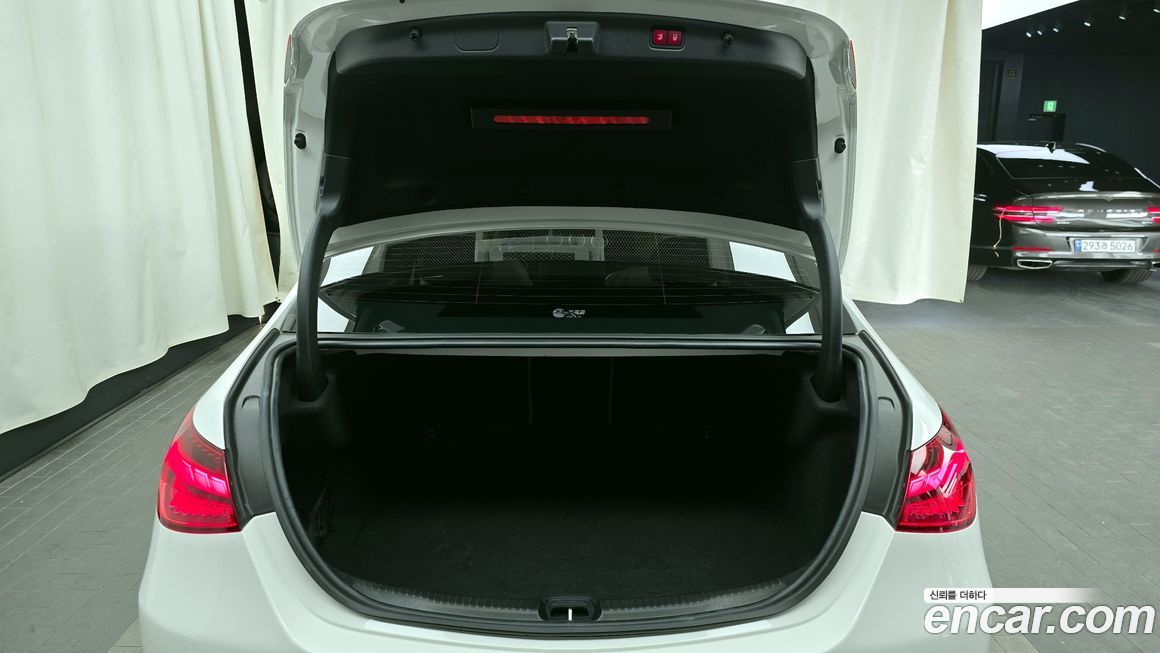 Mercedes-Benz C-Class 2023