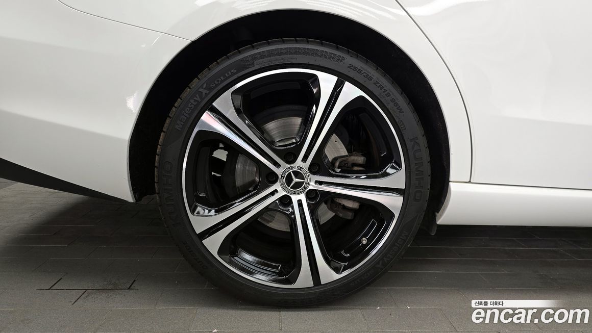Mercedes-Benz C-Class 2023