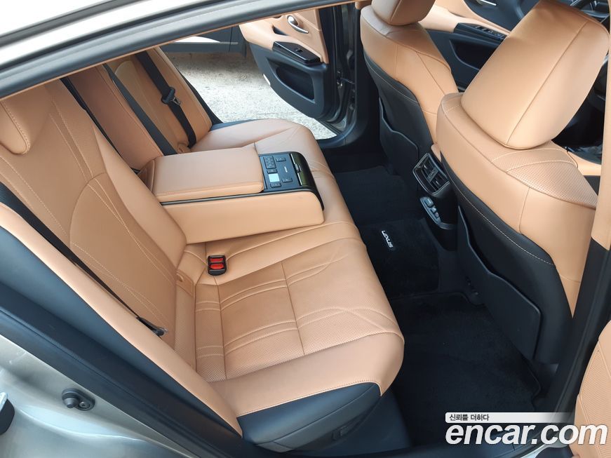 Lexus ES 2022