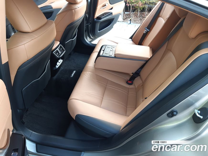 Lexus ES 2022