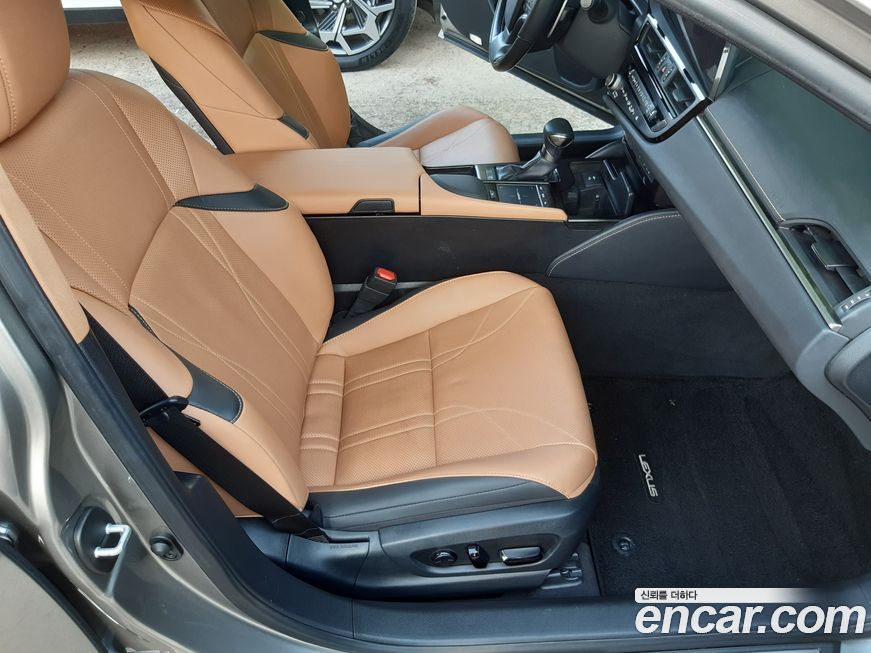 Lexus ES 2022