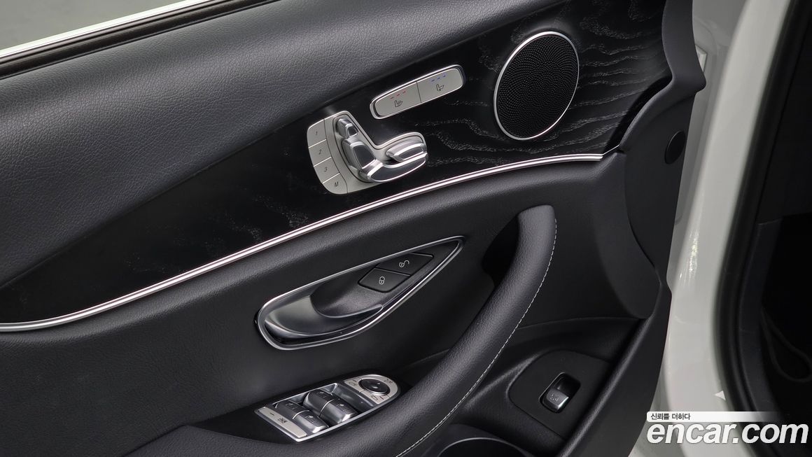 Mercedes-Benz E-Class 2023
