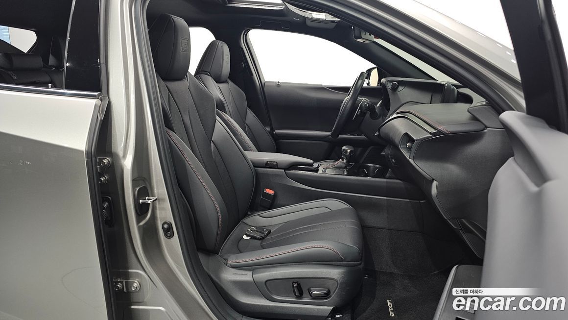 Lexus UX 2021