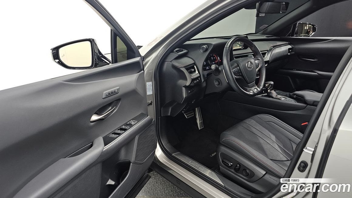Lexus UX 2021