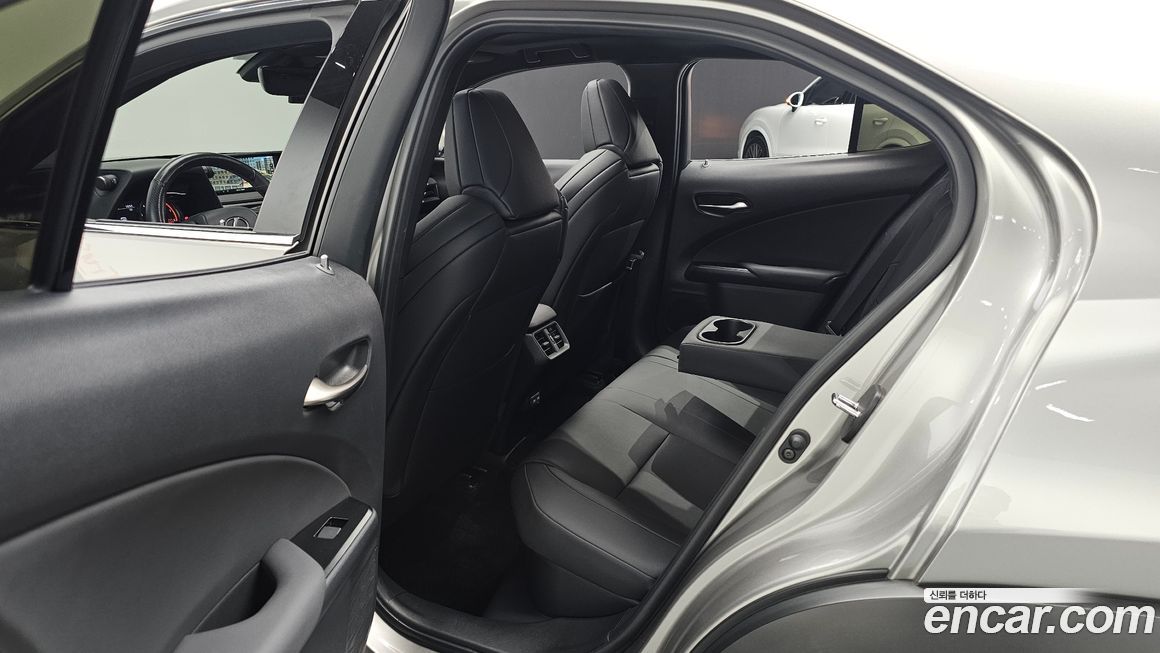 Lexus UX 2021