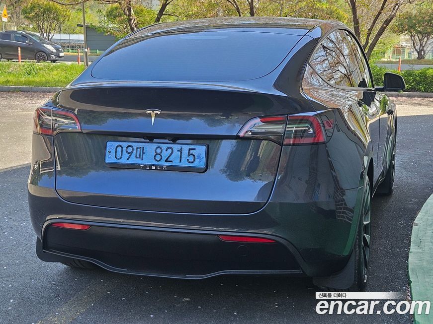 Tesla Model Y 2025