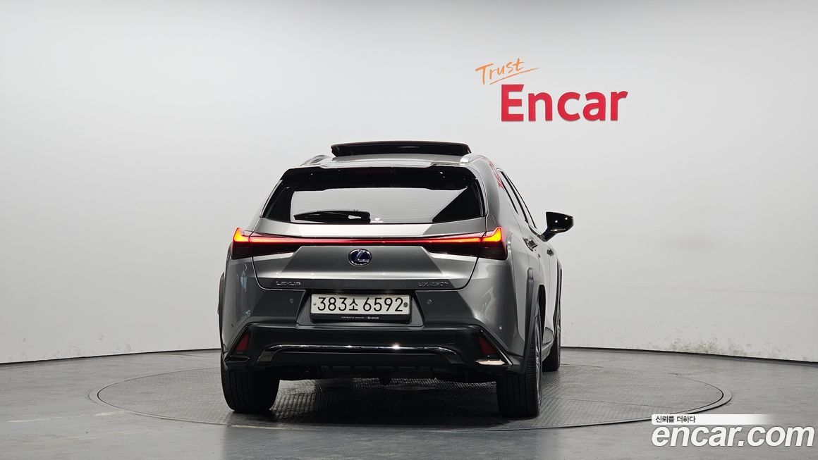 Lexus UX 2021