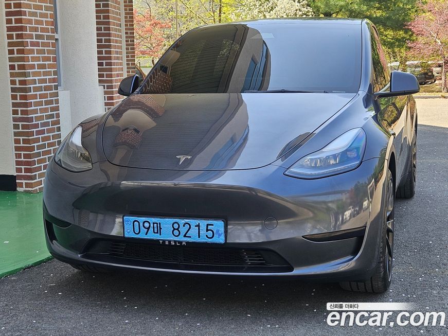 Tesla Model Y 2025