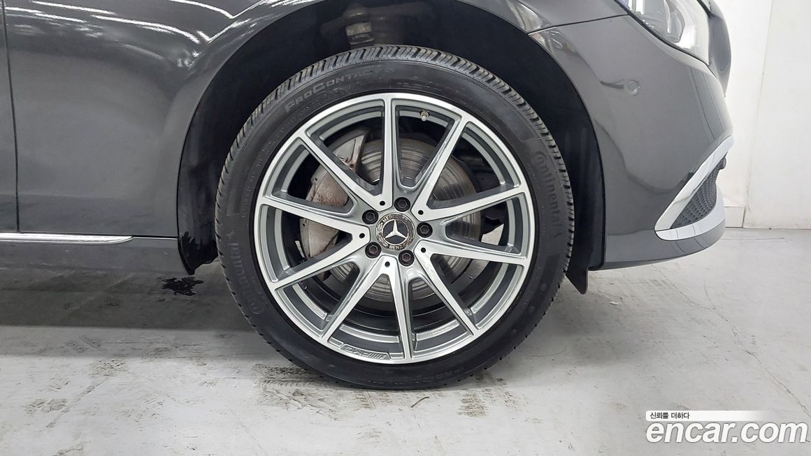 Mercedes-Benz E-Class 2022