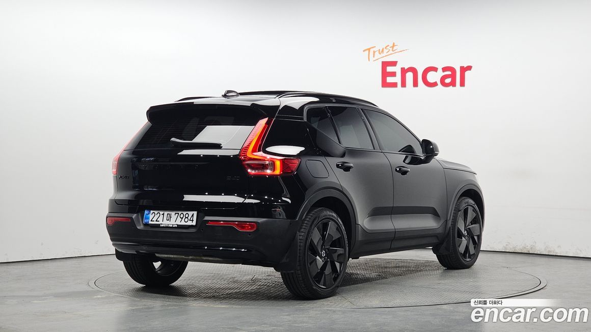 Volvo XC40 2025