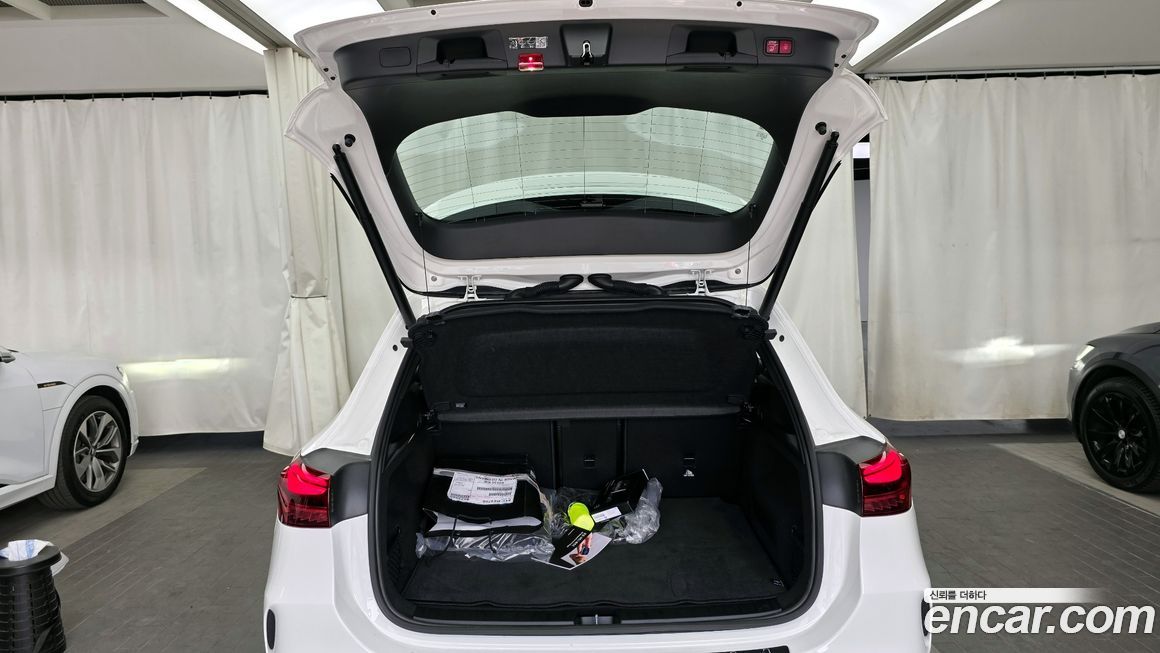 Mercedes-Benz EQA 2025