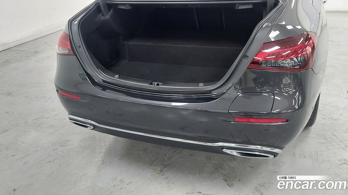 Mercedes-Benz E-Class 2022