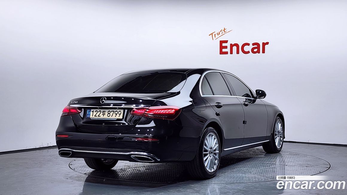 Mercedes-Benz E-Class 2022