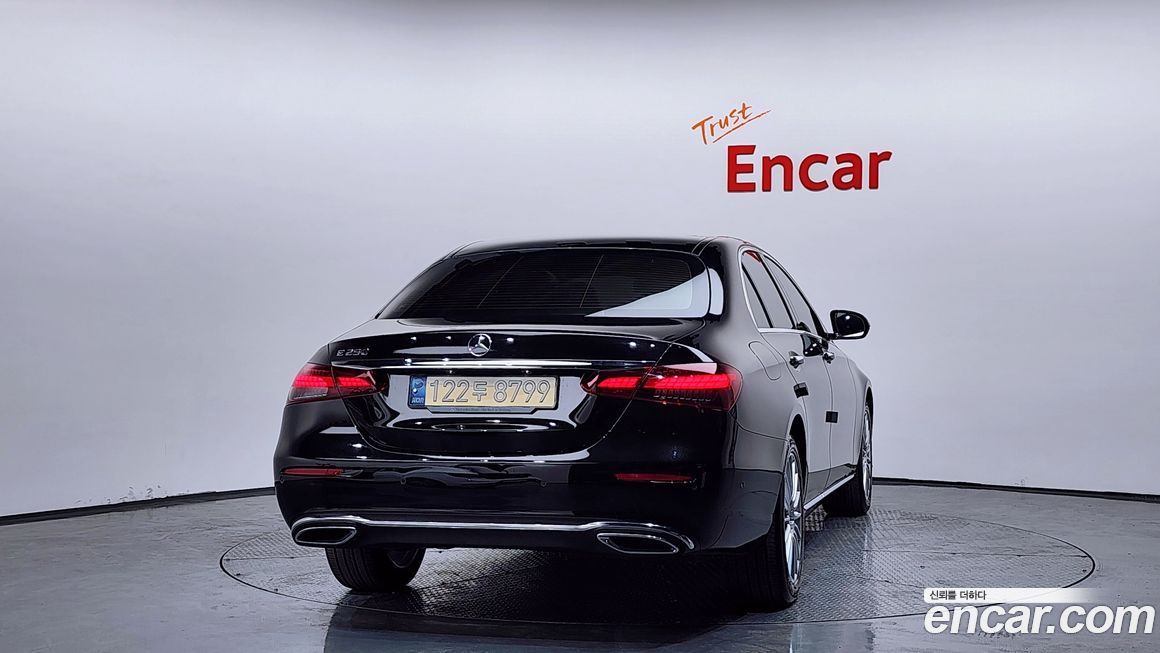 Mercedes-Benz E-Class 2022