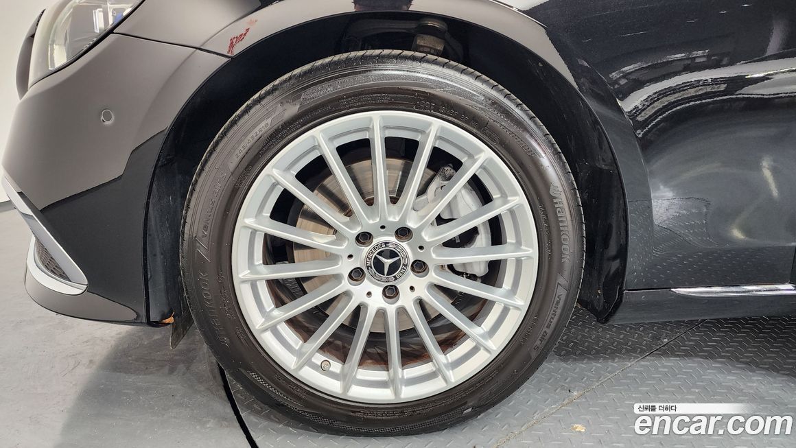 Mercedes-Benz E-Class 2022