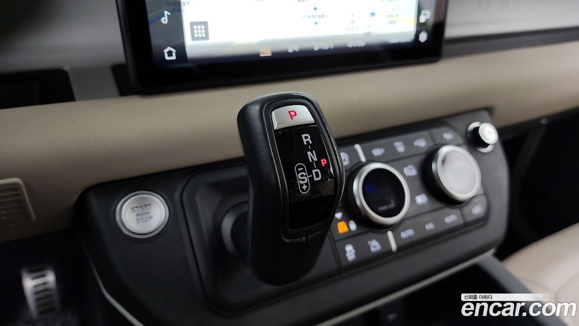 Land Rover Defender 2022