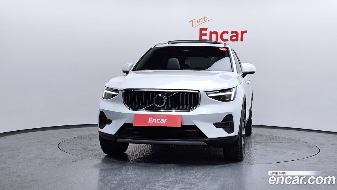 Volvo XC40 2025