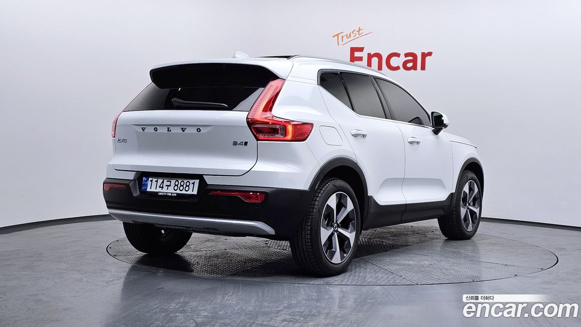Volvo XC40 2025